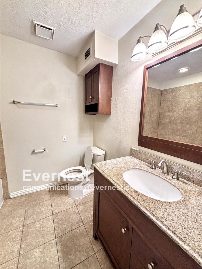 Building Photo - 8731 Summit Pines Dr