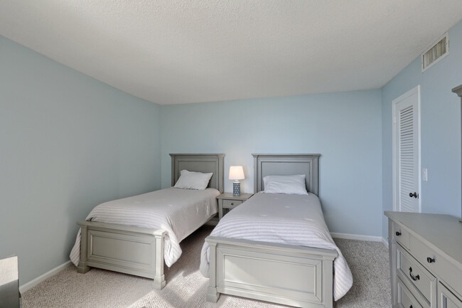 Building Photo - 2800 N Ocean Dr