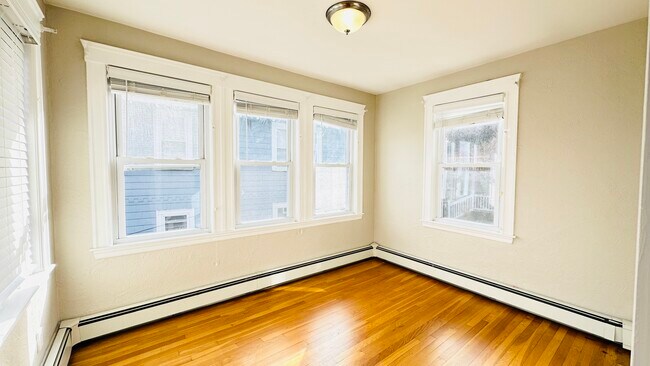 Building Photo - 62 Edgecliff Rd