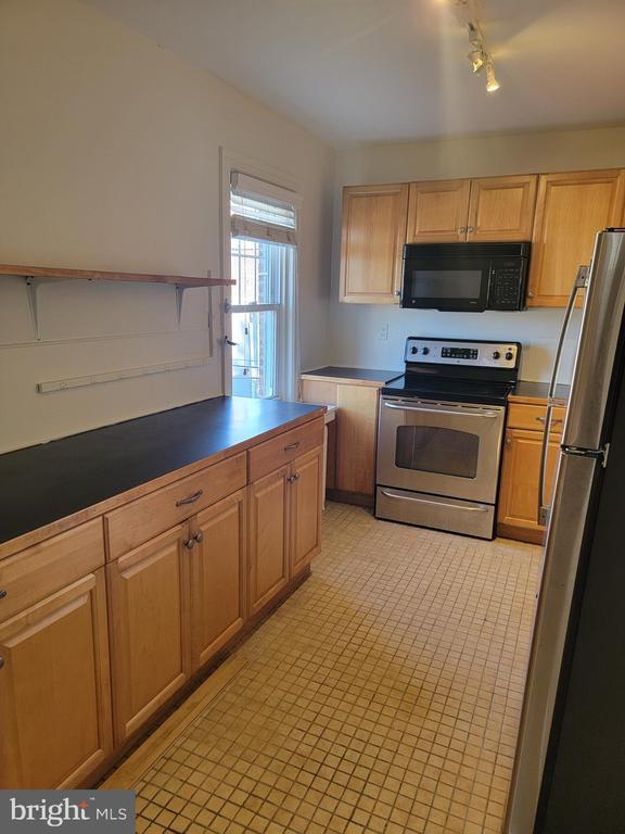 Building Photo - 301 Haverford Ave