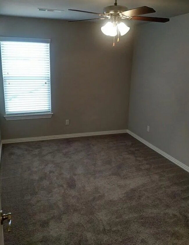 Building Photo - 3 Bedroom Townhome for Lease Rogers, AR! *...