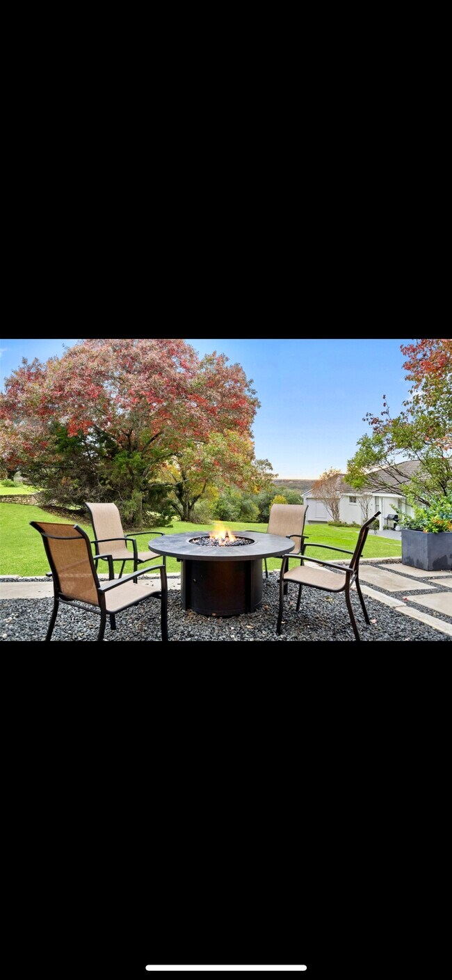 Building Photo - 303 Golf Crest Ln