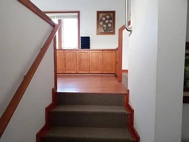 Building Photo - Furnished MID-TERM ~ Unique Ocean Front House