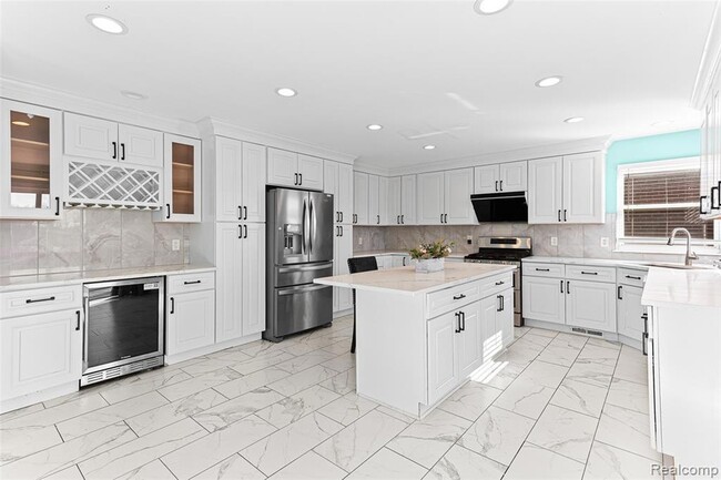 Building Photo - 30575 Hogan Ln