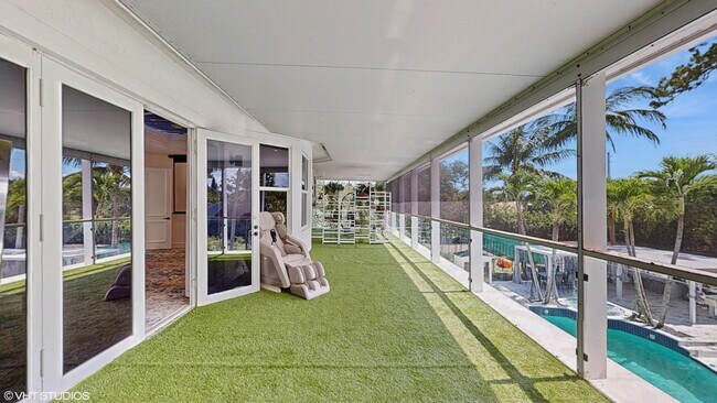Building Photo - 377 Squire Dr