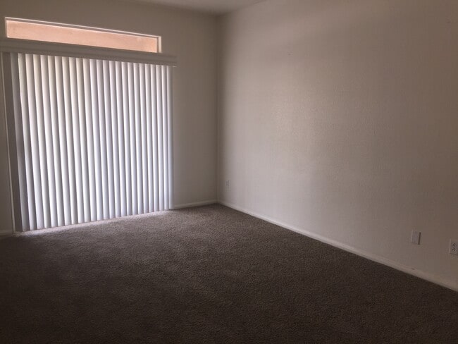 Building Photo - IMPECCABLE 2-STORY IN FANTASTIC NEIGHBORHOOD!