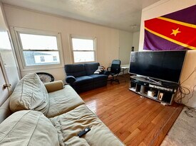 Building Photo - 14 Ashford St