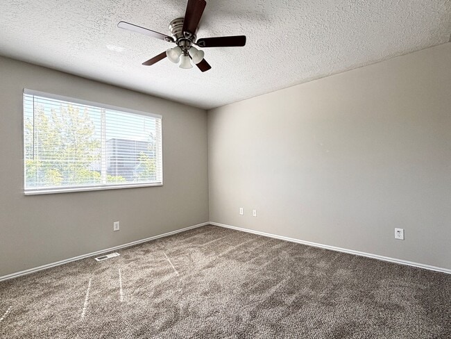 Building Photo - Awesome Salt Lake Home Near Airport!