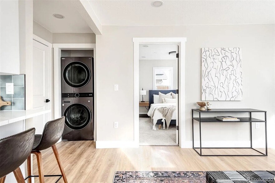 Building Photo - 645 Newton St