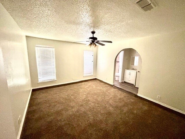 Building Photo - 2304 Vineyard Dr