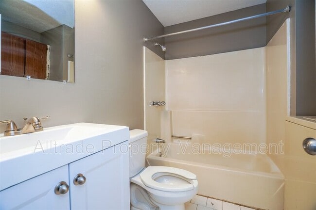 Building Photo - 1315 Huntington Ln
