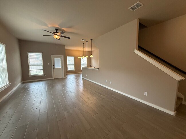 Building Photo - 2249 Avery Village