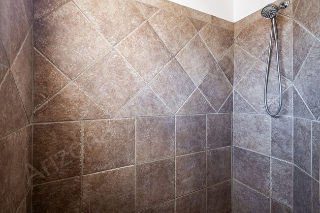 Building Photo - BEAUTIFUL CUL-DE-SAC HOME