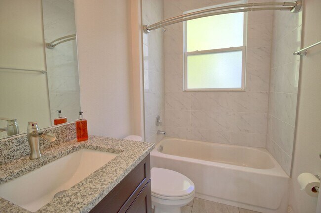 Building Photo - 5054 Marina Dr