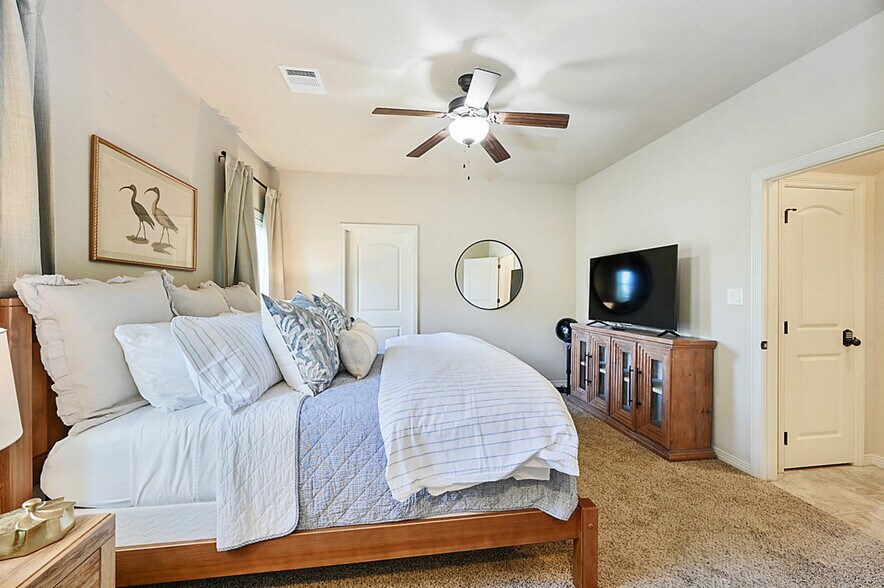 Building Photo - 1416 Cres Ridge Dr