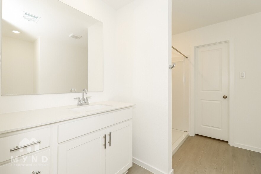 Building Photo - 2752 Ctr Crk Ln