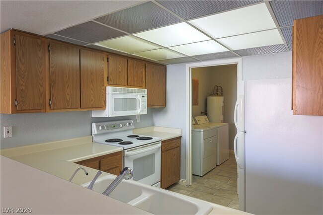 Building Photo - 6750 Del Rey Ave