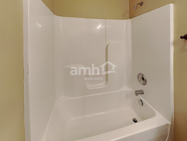 Building Photo - 906 Grand Oak Drive