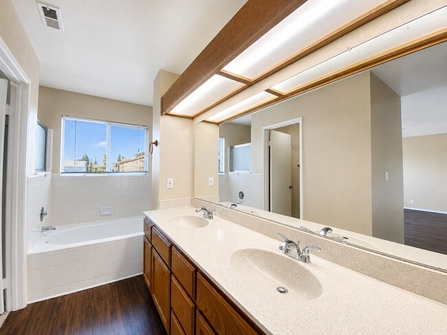 Building Photo - Amazing Spacious Home in Fremont w/Bonus Loft - Ardenwood!