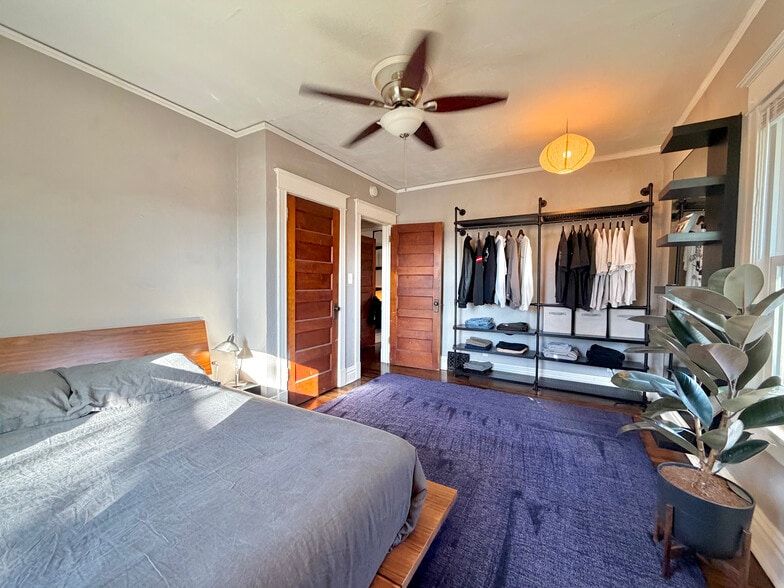 Building Photo - 3836 Wyandotte St