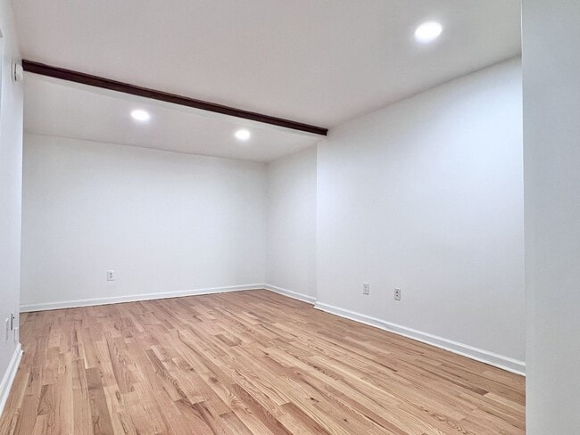 Building Photo - Beautiful 1 BR w/ in unit WASHER / DRYER and private basement! *Available Now*