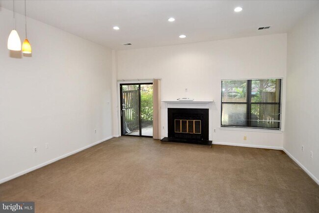 Building Photo - 5175 King Charles Way