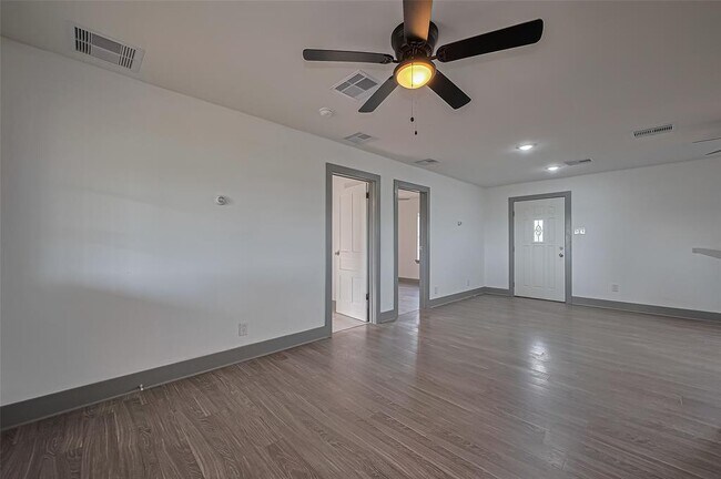 Building Photo - 22334 FM 762 Rd