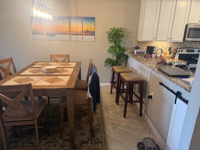 Dinner table - 6807 Grand Estuary Trl