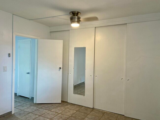 Building Photo - 2909 Middle River Dr