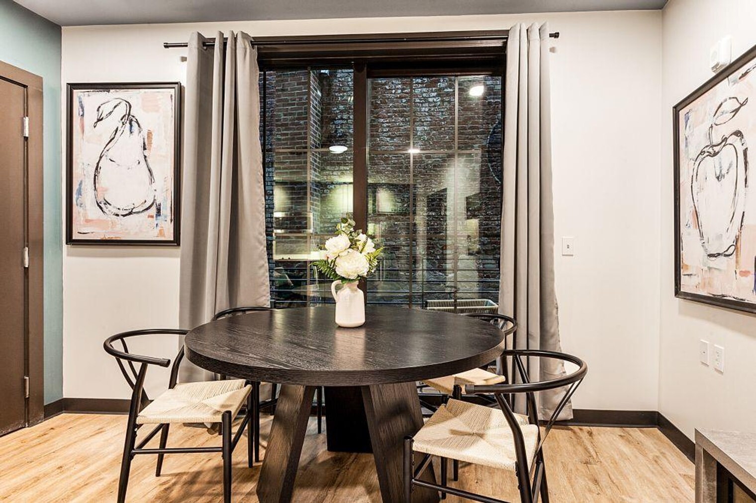 Building Photo - 611 Commerce St