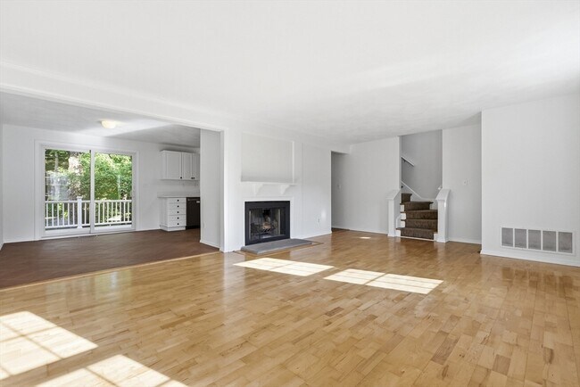 Building Photo - 146 Russet Ln