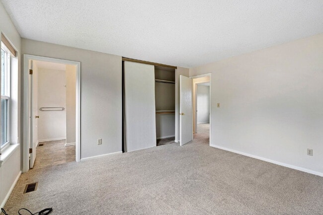 Building Photo - 465 Saddlemountain Rd