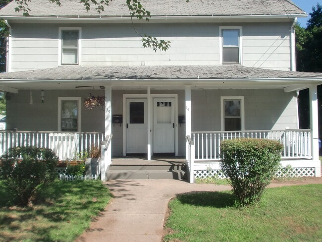 Primary Photo - 141 Oak St