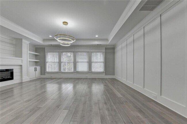 Building Photo - 960 Nours Cir SE