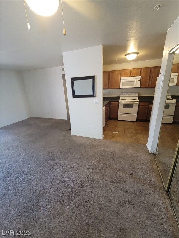 Building Photo - 2121 Blue Breeze Dr