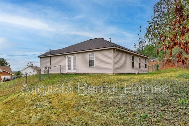 Building Photo - 2824 Cranbrook Dr