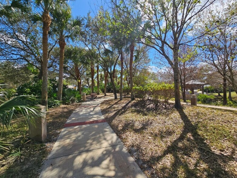 Building Photo - 120 Sparrow Dr