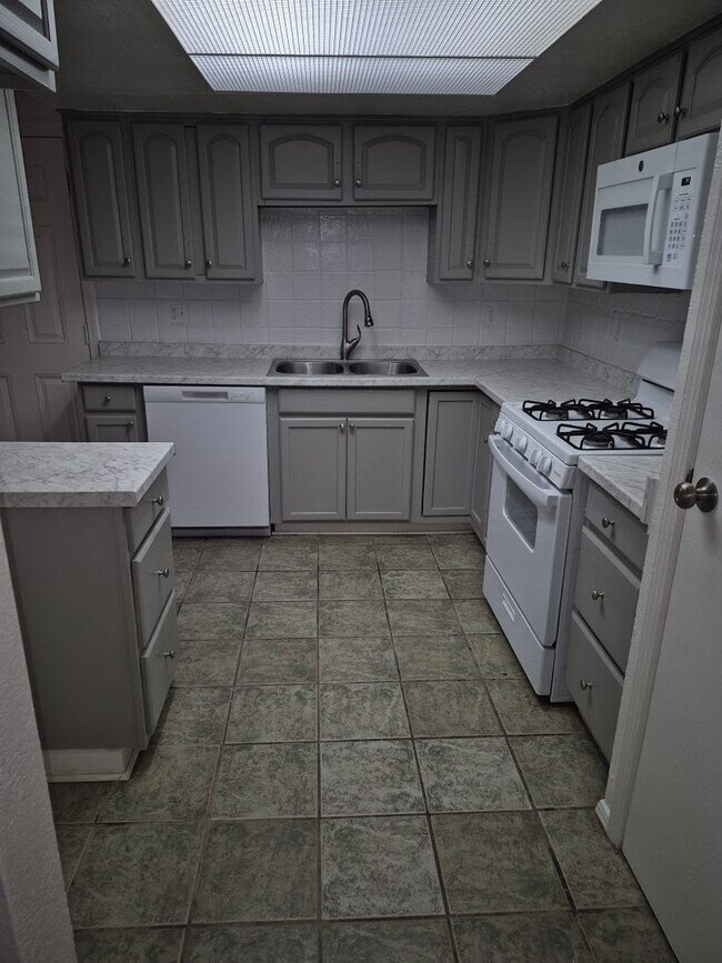 Building Photo - 3421 Tascosa St
