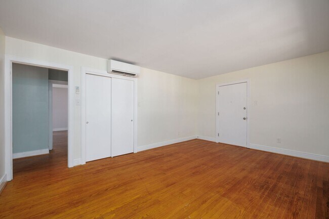 Building Photo - 4050 Forest Hill Ave