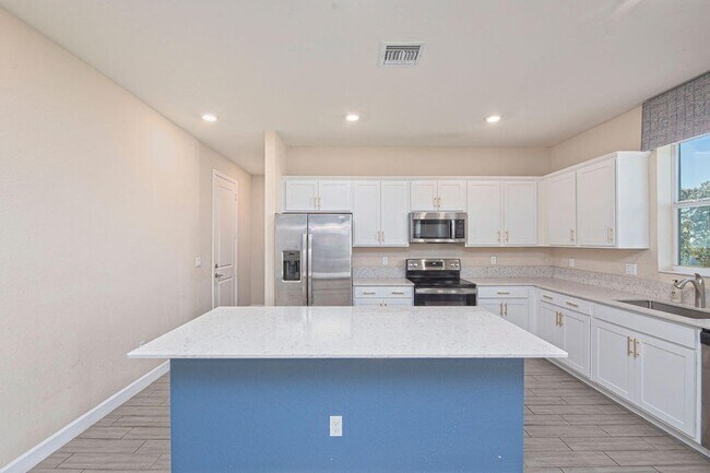 Building Photo - 12623 NW Copper Creek Dr