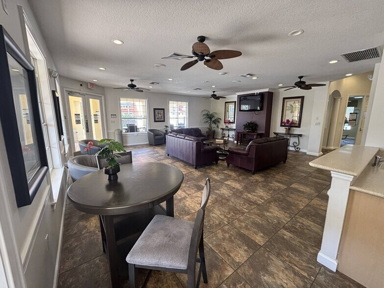 Building Photo - 1037 Park Ridge Cir