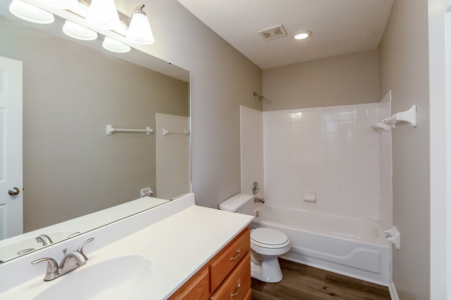 Building Photo - 9793 Dogwood Ct E