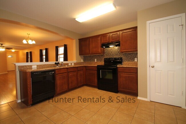 Building Photo - Beautiful Home!
