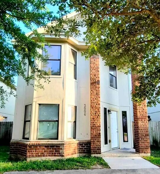 Building Photo - 3004 La Estancia Ln