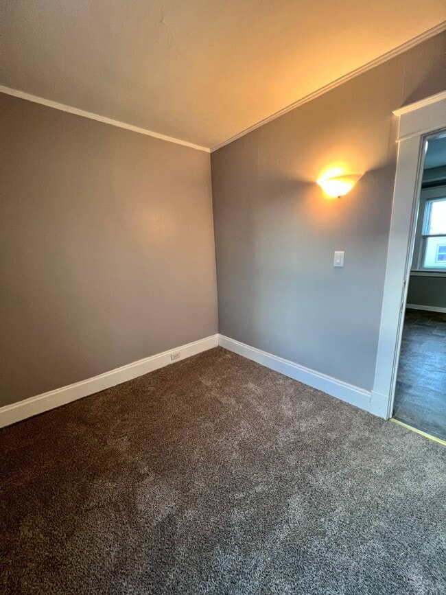 Building Photo - 2036 Guilderland Ave