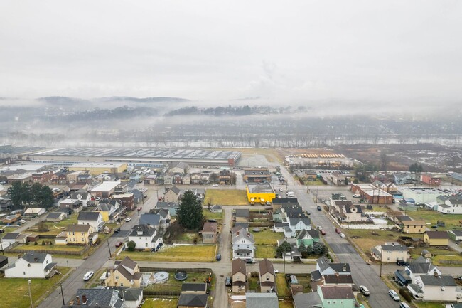 Building Photo - Cozy 1 Bedroom in McKeesport available May...