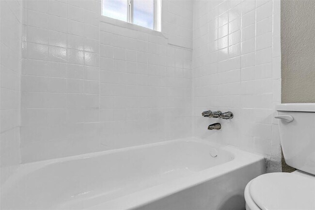 Building Photo - 1423 Hawthorne St