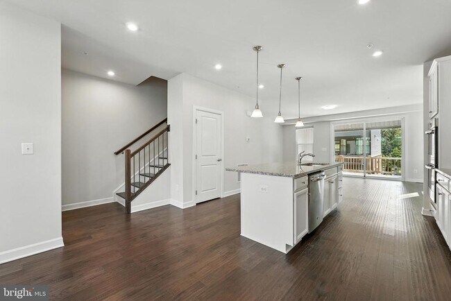 Building Photo - 22310 Seabring Terrace
