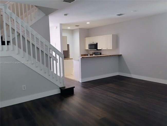 Building Photo - 1115 Lucaya Dr