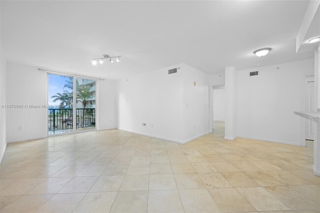 Building Photo - 8888 Collins Ave